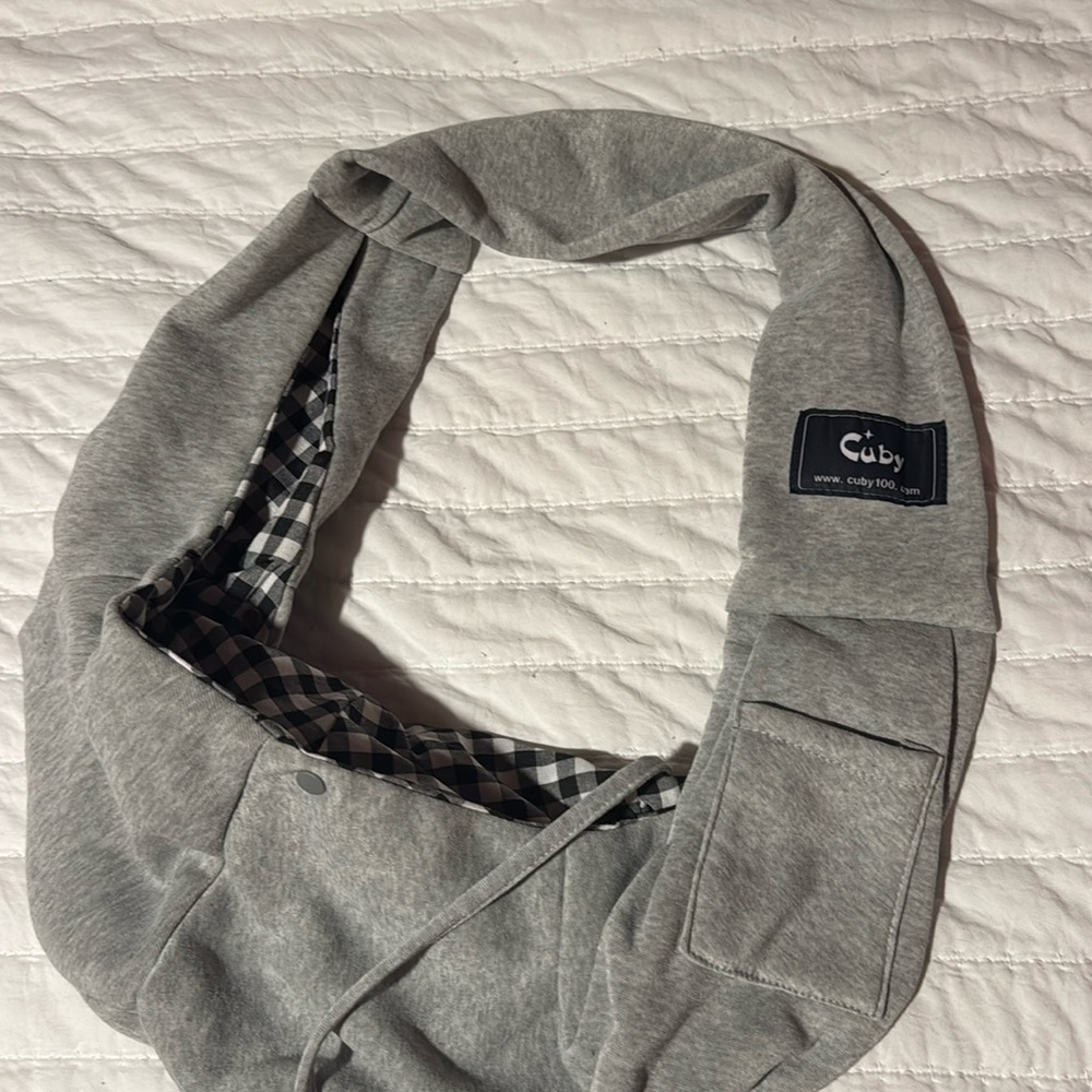 Cuby pet sling nwot light grey